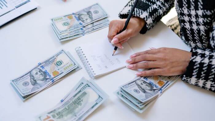 Managing your monthly bills and expenses